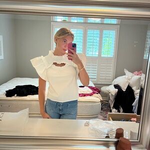 Boutique White Top with Puffy Sleeves and Cut Out